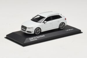 Audi S3 8V Sportback Blanco Minichamps 1:43 437013010 Metal - imagen 2 de 4