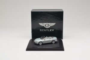 Bentley Continental GTC Light Grey Metallic Minichamps 1:43 BL907 Metal - imagen 3 de 4
