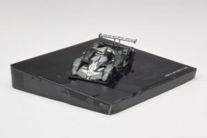 Bentley EXP Speed 8 LMP900 #8 A. Wallace / B. Leitzinger 24 Hours of Le Mans 2002 Minichamps 1:43 403021308 Metal - imagen 2 de 4