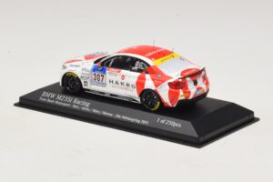 BMW M235i Bong Motorsport #307 Nett / Akata 24 Hours of Nurburgring 2015 Minichamps 1:43 437152507 Metal - imagen 3 de 4