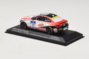 BMW M235i Team Mathol Racing #311 Scherfeld / Duve 24 Hours of Nurburgring 2015 Minichamps 1:43 437152511 Metal - imagen 3 de 4