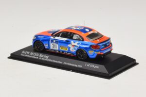 BMW M235i Team Medienkraftwerk #311 Di Martino / Olivo 24 Hours of Nurburgring 2014 Minichamps 1:43 437142411 Metal - imagen 3 de 4