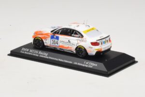BMW M235i Team Rent2drive #304 Ackermann / Wishkirchen 24 Hours of Nurburgring 2015 Minichamps 1:43 437152504 Metal - imagen 3 de 4