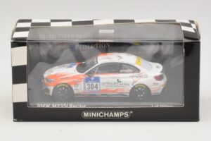 BMW M235i Team Rent2drive #304 Ackermann / Wishkirchen 24 Hours of Nurburgring 2015 Minichamps 1:43 437152504 Metal - imagen 4 de 4