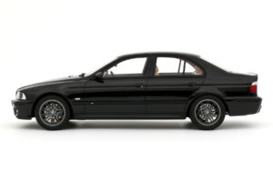 BMW M5 E39 Black Sapphire Metallic Otto 1:18 OT1338 Resina - imagen 3 de 4