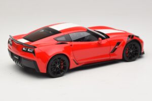 Chevrolet Corvette C7 Grand Sport Rojo con Rayas Blancas AUTOart 1:18 71274 Compuesto - imagen 3 de 8