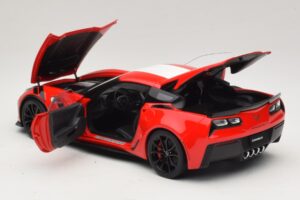 Chevrolet Corvette C7 Grand Sport Rojo con Rayas Blancas AUTOart 1:18 71274 Compuesto - imagen 5 de 8