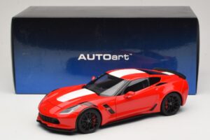 Chevrolet Corvette C7 Grand Sport Rojo con Rayas Blancas AUTOart 1:18 71274 Compuesto - imagen 8 de 8