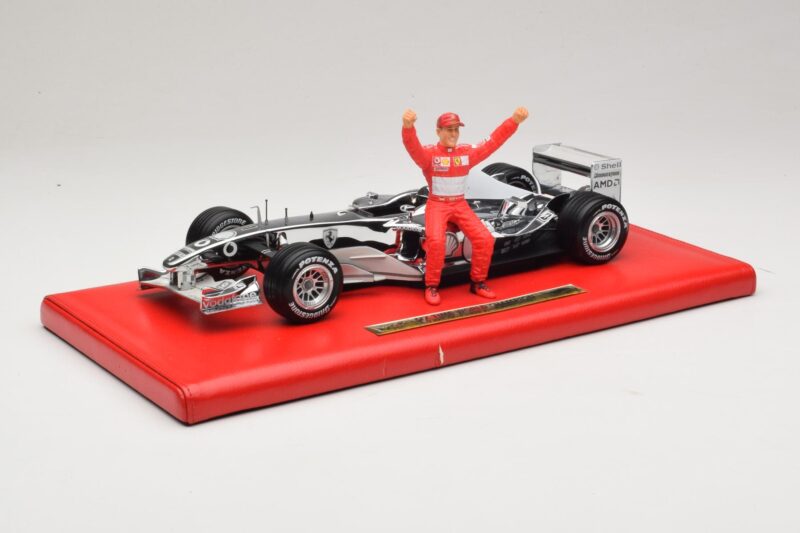 Ferrari F2004 #1 M. Schumacher Six Time World Champion 2004 Cromo Plata Hot Wheels 1:18 C7332 Metal
