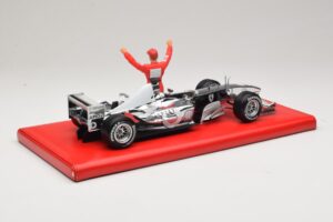 Ferrari F2004 #1 M. Schumacher Six Time World Champion 2004 Cromo Plata Hot Wheels 1:18 C7332 Metal - imagen 2 de 6
