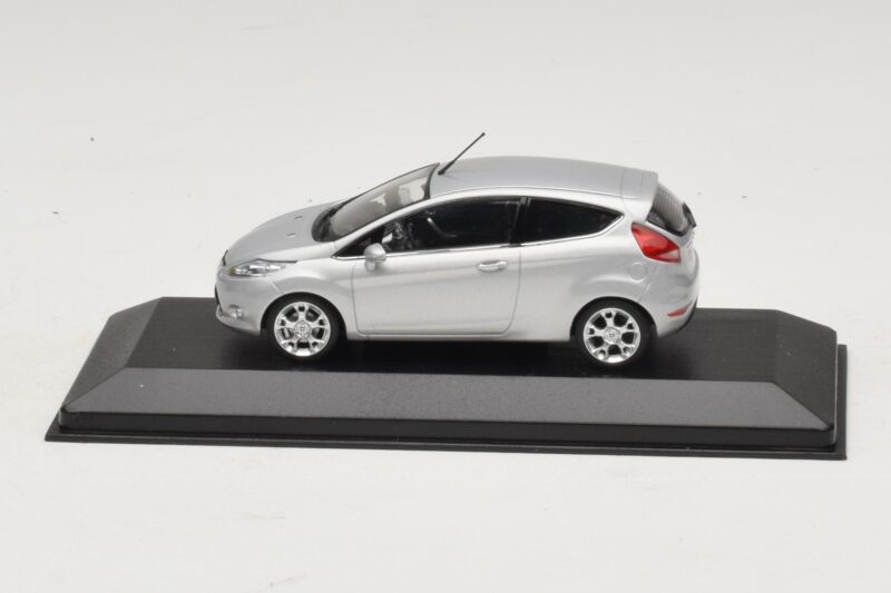 Ford Fiesta Mk7 Moondust Silver Metallic Minichamps 1:43 403088003 Metal