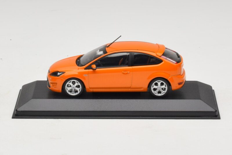Ford Focus ST Mk2 Electric Orange Minichamps 1:43 400087302 Metal