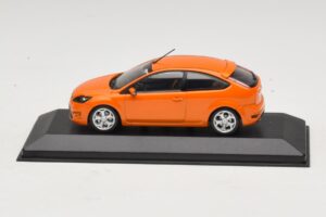 Ford Focus ST Mk2 Electric Orange Caja de Repuesto Minichamps 1:43 400087302-R1 Metal