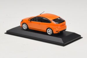 Ford Focus ST Mk2 Electric Orange Caja de Repuesto Minichamps 1:43 400087302-R1 Metal - imagen 3 de 4