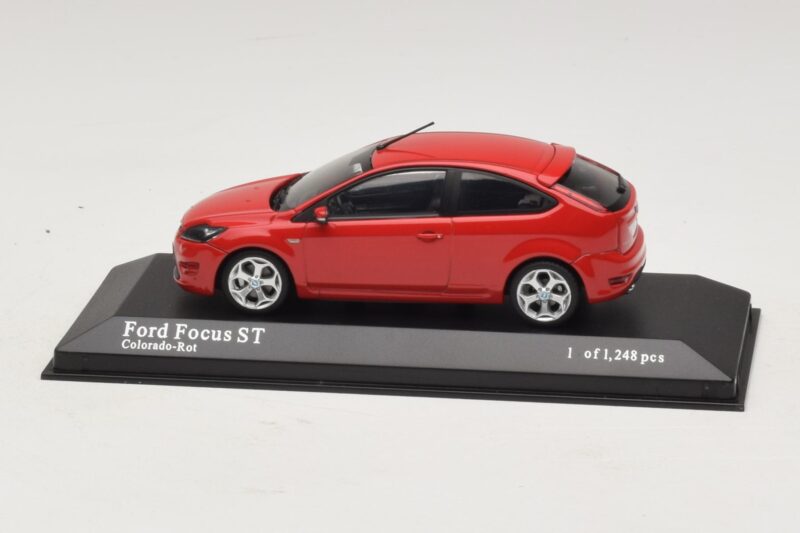Ford Focus ST Mk2 Rojo Minichamps 1:43 400087301 Metal