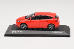 Ford Focus ST Mk3 Rojo Minichamps 1:43 410081001 Metal