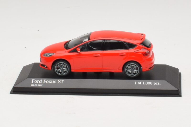 Ford Focus ST Mk3 Rojo Minichamps 1:43 410081001 Metal