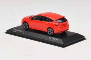Ford Focus ST Mk3 Rojo Minichamps 1:43 410081001 Metal - imagen 3 de 4