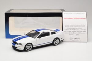 Ford Shelby Cobra GT500 Concept Blanco con Raya Azul AUTOart 1:18 73052 Metal - imagen 8 de 8