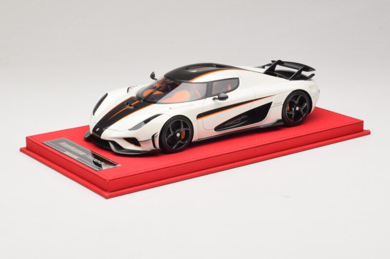 Koenigsegg Regera Blanco con Carbono Negro FrontiArt 1:18 REMC043 Resina