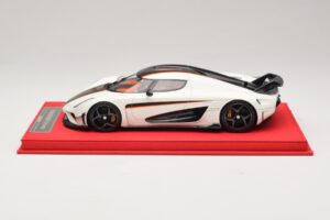 Koenigsegg Regera Blanco con Carbono Negro FrontiArt 1:18 REMC043 Resina - imagen 3 de 7