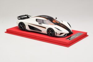 Koenigsegg Regera Blanco con Carbono Negro FrontiArt 1:18 REMC043 Resina - imagen 4 de 7