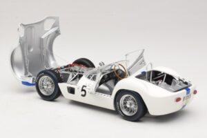 Maserati Tipo 61 #5 S. Moss / D. Gurney Camoradi ADAC 1000km Nurburgring Winner 1960 Minichamps 1:18 100601205 Metal - imagen 5 de 8