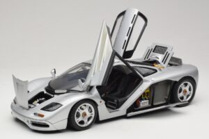 McLaren F1 Plata Minichamps 1:12 530133123 Metal - imagen 2 de 8