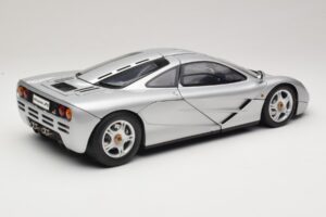 McLaren F1 Plata Minichamps 1:12 530133123 Metal - imagen 3 de 8