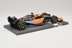 McLaren MCL36 #3 D. Ricciardo Bahrain GP 2022 Minichamps 1:18 537221803 Metal - imagen 6 de 7