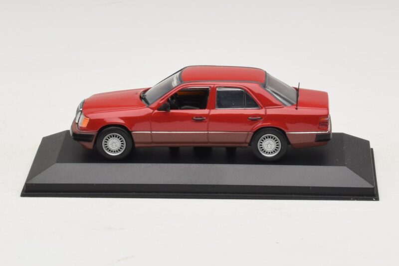 Mercedes 300D W124 Turbo Rojo Minichamps 1:43 Mercedes 300D W124 Turbo Rojo Minichamps 1:43 3210 Metal