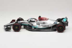 Mercedes AMG Petronas W13 E Performance #63 G. Russell Spanish GP 2022 Minichamps 1:18 110220063 Metal - imagen 3 de 7