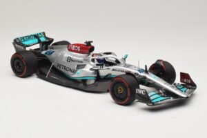 Mercedes AMG Petronas W13 E Performance #63 G. Russell Spanish GP 2022 Minichamps 1:18 110220063 Metal - imagen 4 de 7