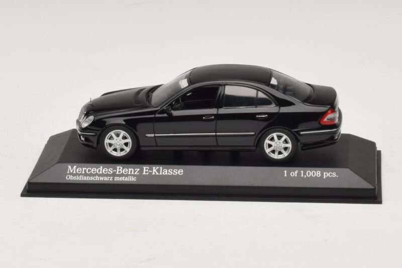 Mercedes E-Class W211 Negro Metalizado Minichamps 1:43 Mercedes E-Class W211 Negro Metalizado Minichamps 1:43 400036001 Metal