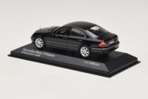 Mercedes E-Class W211 Negro Metalizado Minichamps 1:43 400036001 Metal - imagen 3 de 4