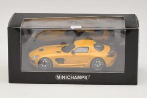 Mercedes SLS AMG C197 Black Series Dorado Minichamps 1:43 437033022 Metal - imagen 4 de 4