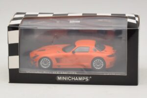 Mercedes SLS AMG GT3 Street Orange Minichamps 1:43 410113204 Metal - imagen 4 de 4