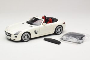 Mercedes SLS AMG Roadster Mystic White II Minichamps 1:18 B66960079 Metal - imagen 2 de 9