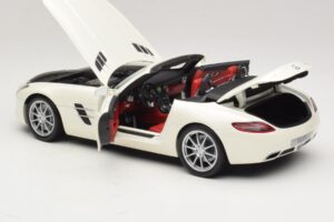 Mercedes SLS AMG Roadster Mystic White II Minichamps 1:18 B66960079 Metal - imagen 6 de 9