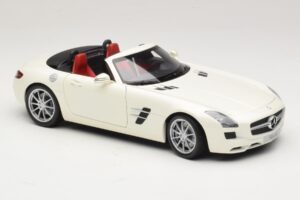 Mercedes SLS AMG Roadster Mystic White II Minichamps 1:18 B66960079 Metal - imagen 8 de 9