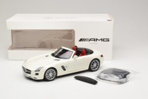 Mercedes SLS AMG Roadster Mystic White II Minichamps 1:18 B66960079 Metal - imagen 9 de 9