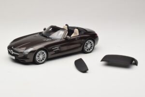 Mercedes SLS AMG Sepang Brown Minichamps 1:18 B66960080 Metal - imagen 3 de 9