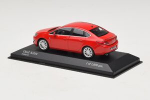 Opel Astra J Rojo Minichamps 1:43 410042001 Metal - imagen 3 de 4