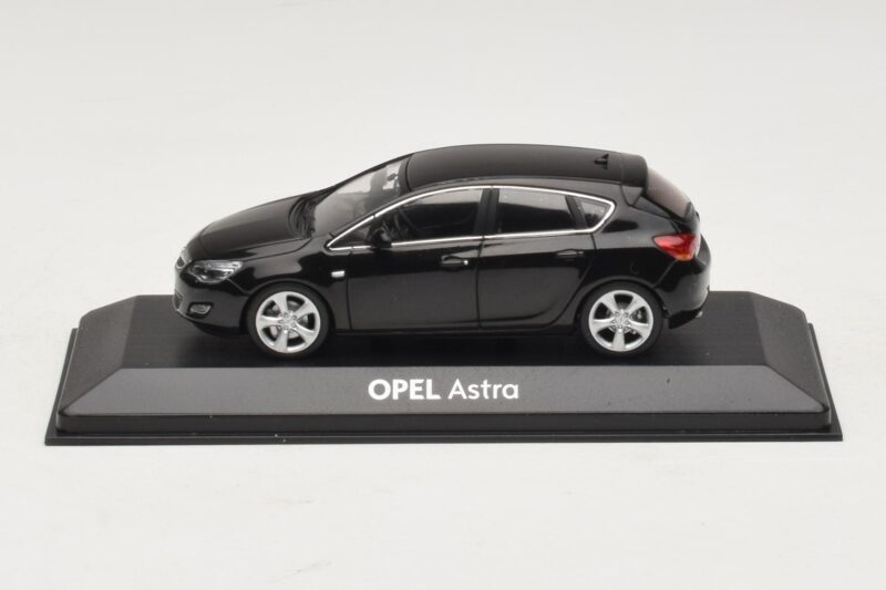 Opel Astra J Negro Minichamps 1:43 ASTRA006 Metal