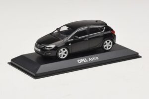 Opel Astra J Negro Minichamps 1:43 ASTRA006 Metal - imagen 2 de 4