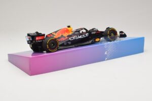 Oracle Red Bull Racing RB18 #11 S. Perez Miami GP 2022 Minichamps 1:18 113220511 Metal - imagen 3 de 7