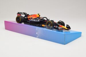 Oracle Red Bull Racing RB18 #11 S. Perez Miami GP 2022 Minichamps 1:18 113220511 Metal - imagen 4 de 7