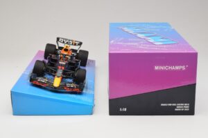 Oracle Red Bull Racing RB18 #11 S. Perez Miami GP 2022 Minichamps 1:18 113220511 Metal - imagen 6 de 7