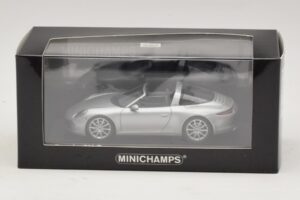 Porsche 911 991 Targa Plata Minichamps 1:43 410062442 Metal - imagen 4 de 4