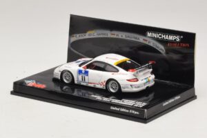 Porsche 911 997 GT3 RS #11 24 Hours Nurburgring 2010 Minichamps 1:43 437106711 Metal - imagen 3 de 5